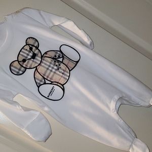 Burberry baby outfit